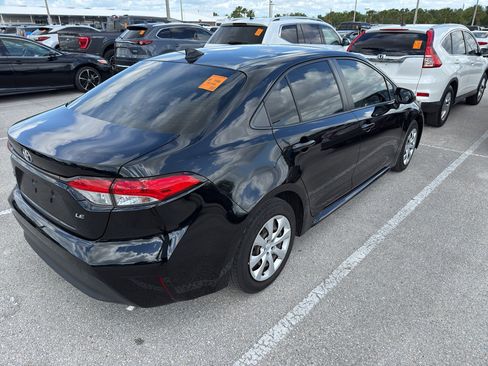 Used 2023 Toyota Corolla LE image 2