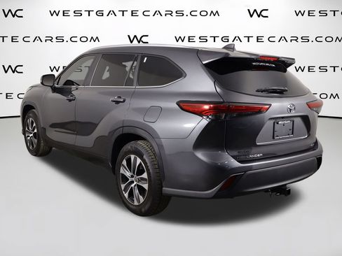 Used 2023 Toyota Highlander XLE FWD image 46