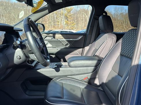 Used 2024 GMC Acadia Denali w/ Super Cruise Package image 13