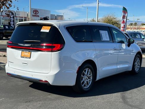 Used 2024 Chrysler Pacifica Touring-L image 6