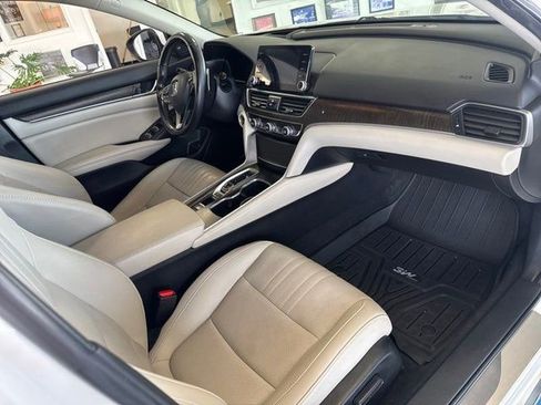 Used 2019 Honda Accord Touring image 13