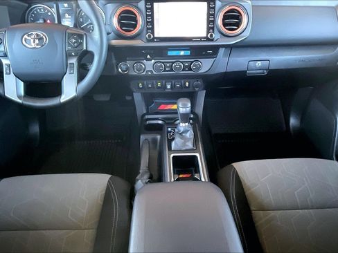 Used 2023 Toyota Tacoma TRD Off-Road w/ Technology Package AWD/4WD image 8