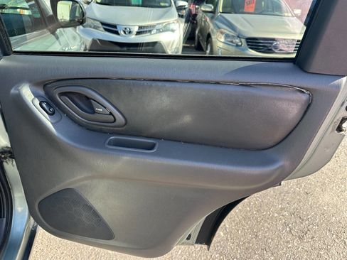 Used 2003 MAZDA Tribute ES image 29