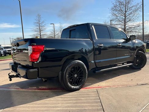 Used 2019 Nissan Titan SV w/ SV Convenience Package image 6