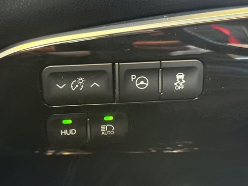 Certified 2018 Toyota Prius Four image 31