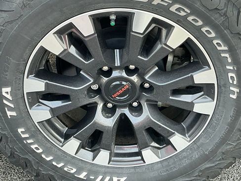 Used 2021 Nissan Titan PRO-4X w/ Pro-4x Convenience Package image 12
