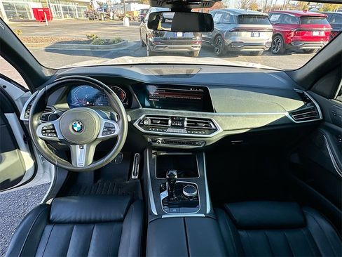 Used 2022 BMW X5 xDrive40i w/ M Sport Package image 3