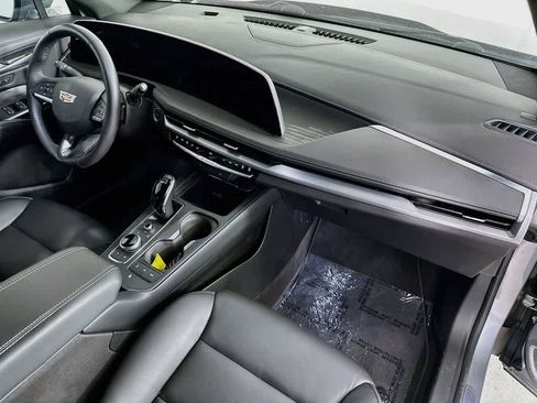 Used 2025 Cadillac XT4 Premium Luxury FWD image 31