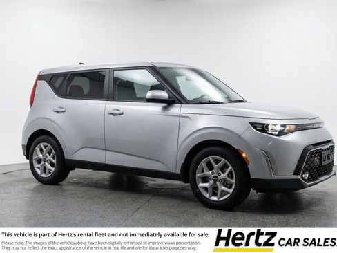 Used 2025 Kia Soul LX w/ LX Technology Package FWD image 1