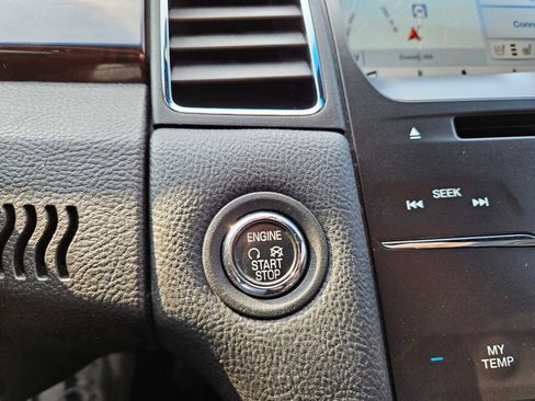 Used 2016 Ford Taurus Limited image 19