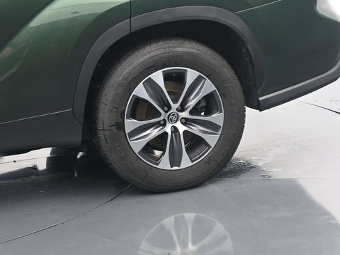 Used 2024 Toyota Highlander XLE FWD image 13