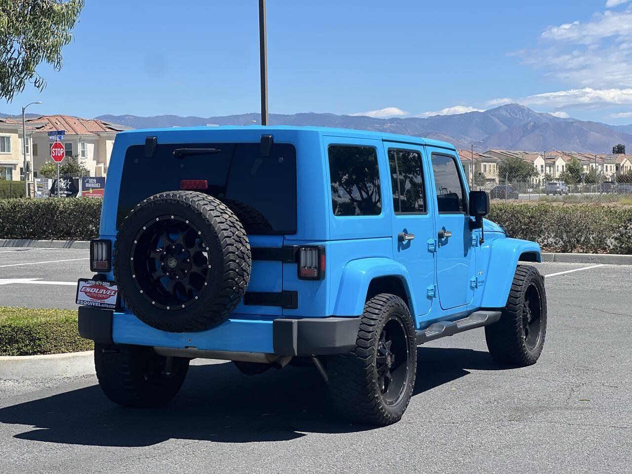 Used 2018 Jeep Wrangler Unlimited Sahara w/ Connectivity Group AWD/4WD image 7