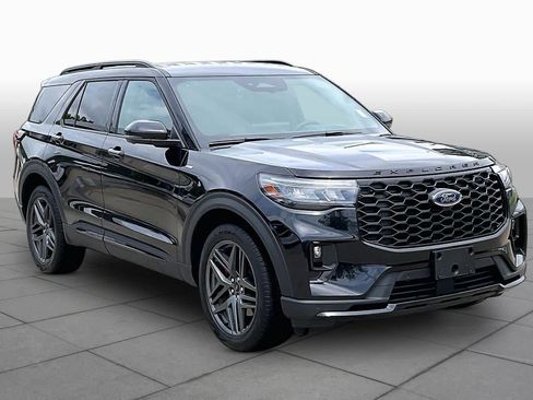 Used 2025 Ford Explorer ST-Line w/ ST-Line Street Pack AWD/4WD image 4