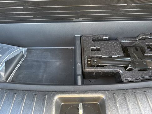 Used 2023 Kia Sorento LX image 39