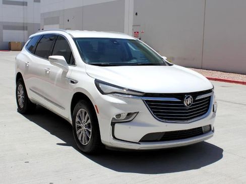 Used 2023 Buick Enclave Essence w/ Sound and Sites Package image 3