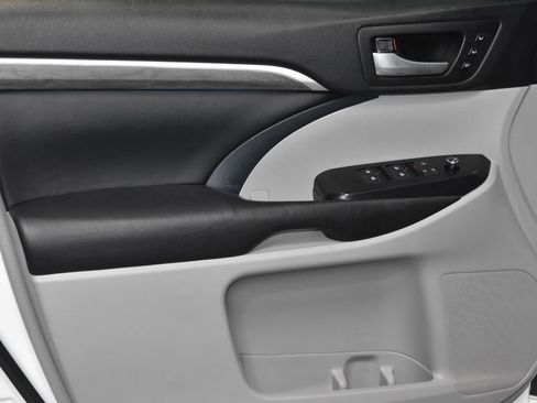 Used 2017 Toyota Highlander Limited image 4