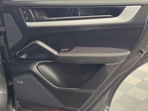 Certified 2025 Porsche Cayenne image 26