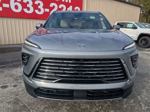 Used 2025 Buick Enclave Preferred w/ Power Package image 7