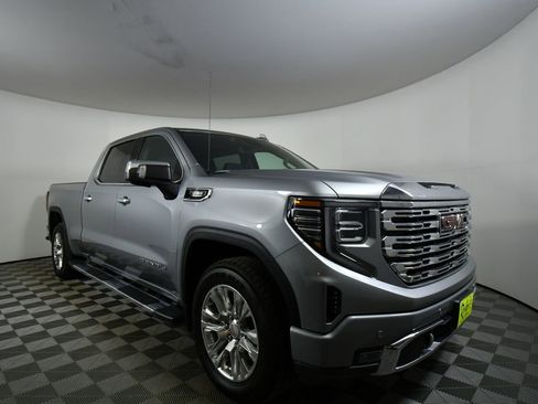 Used 2025 GMC Sierra 1500 Denali w/ Technology Package AWD/4WD image 8