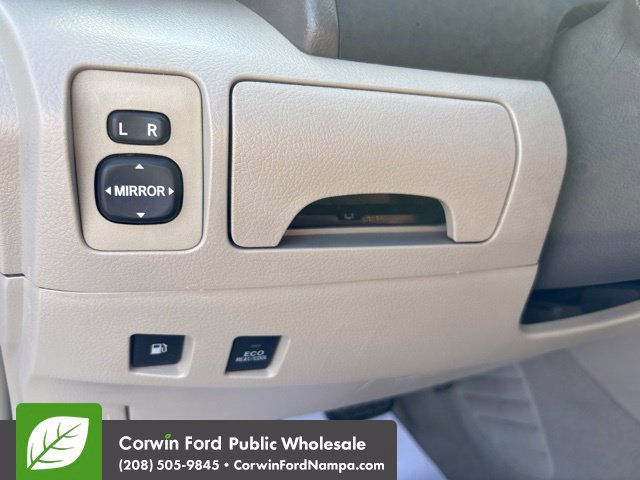 Used 2009 Toyota Camry Hybrid w/ Leather Pkg FWD image 13