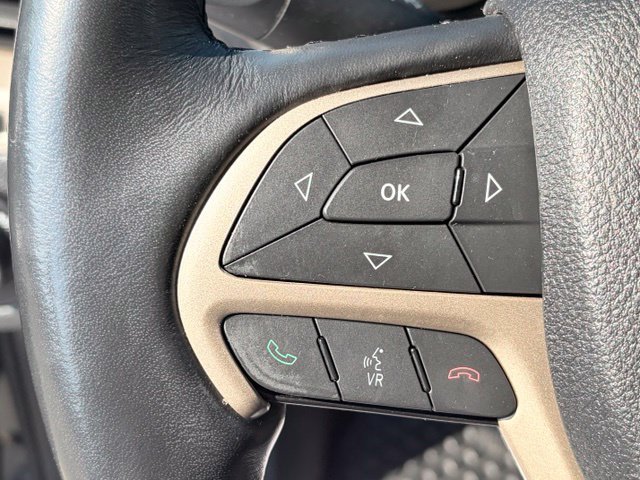 Used 2016 Jeep Cherokee Latitude w/ Comfort/Convenience Group AWD/4WD image 16