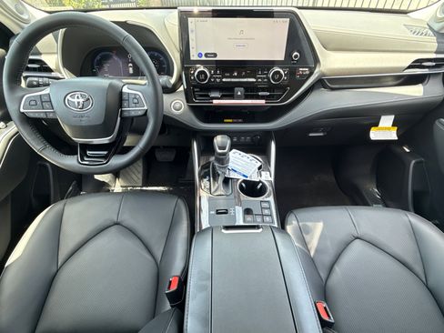 New 2026 Toyota Highlander Limited image 21