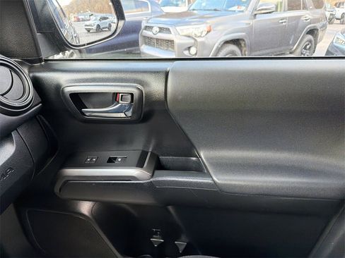 Used 2022 Toyota Tacoma TRD Off-Road image 24