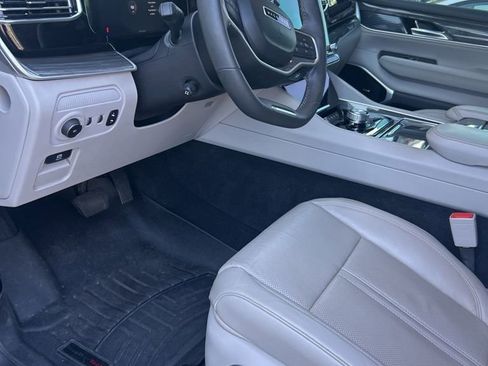 Used 2022 Jeep Wagoneer Series III w/ Premium Group I image 11