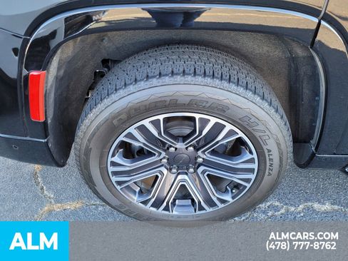 Used 2023 Jeep Wagoneer 4WD w/ Premium Group I image 11