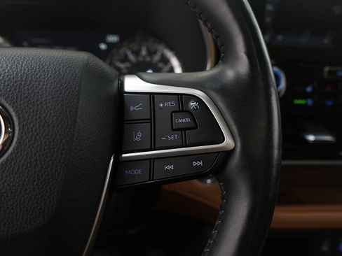 Used 2022 Toyota Highlander Platinum image 30