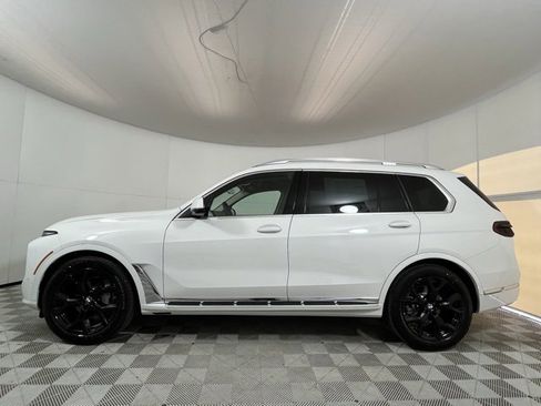 Used 2025 BMW X7 xDrive40i image 4