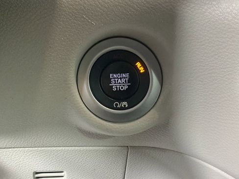 Used 2020 Chrysler Pacifica Touring-L image 18