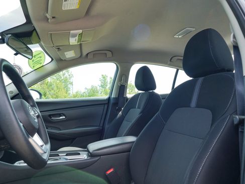 Used 2024 Nissan Sentra SV FWD image 9