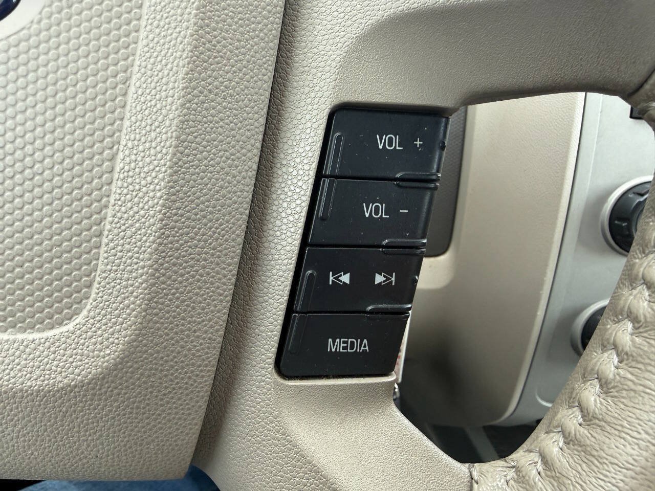 Used 2010 Ford Escape XLT AWD/4WD image 19