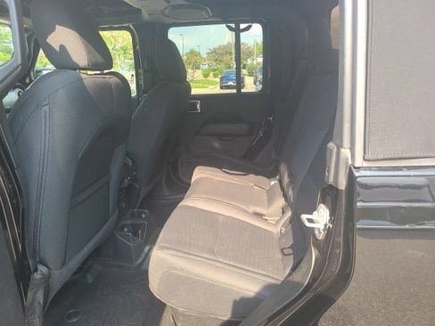 Used 2020 Jeep Gladiator Overland w/ Safety Group AWD/4WD image 4