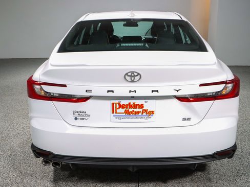 Used 2025 Toyota Camry SE FWD image 8
