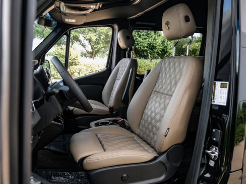 Used 2025 Mercedes-Benz Sprinter 2500 image 28