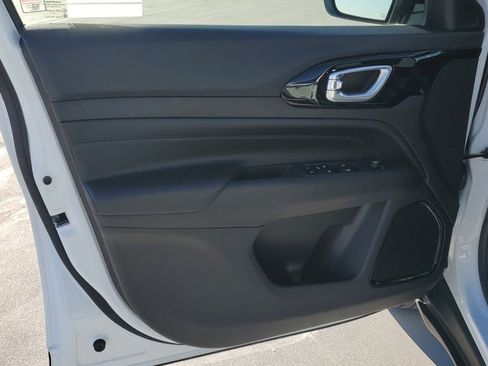 New 2026 Jeep Compass Latitude image 20