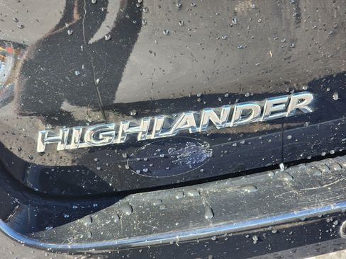 Used 2016 Toyota Highlander Limited image 10