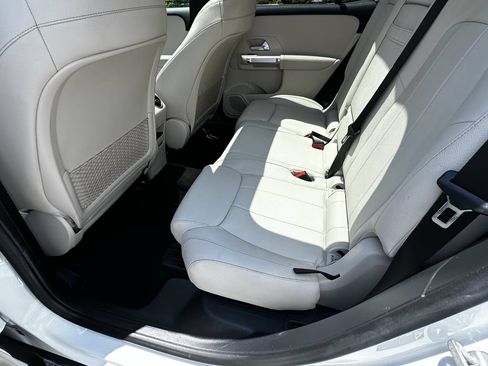Used 2021 Mercedes-Benz GLB 250 image 24