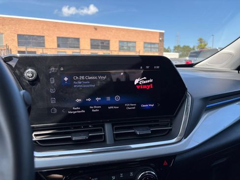 Used 2025 Chevrolet Trax LT w/ LT Convenience Package FWD image 20