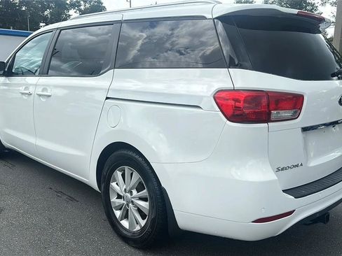 Used 2016 Kia Sedona LX w/ LX Convenience Package FWD image 10