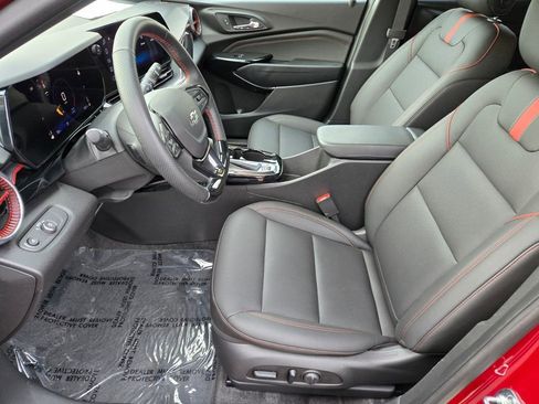 Used 2025 Chevrolet Trax RS w/ Driver Confidence Package image 10