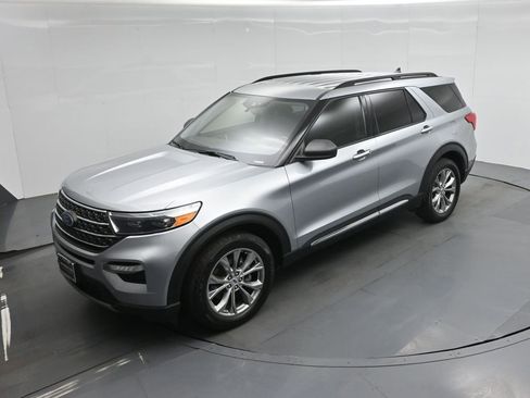 Used 2022 Ford Explorer XLT w/ Equipment Group 202A image 39