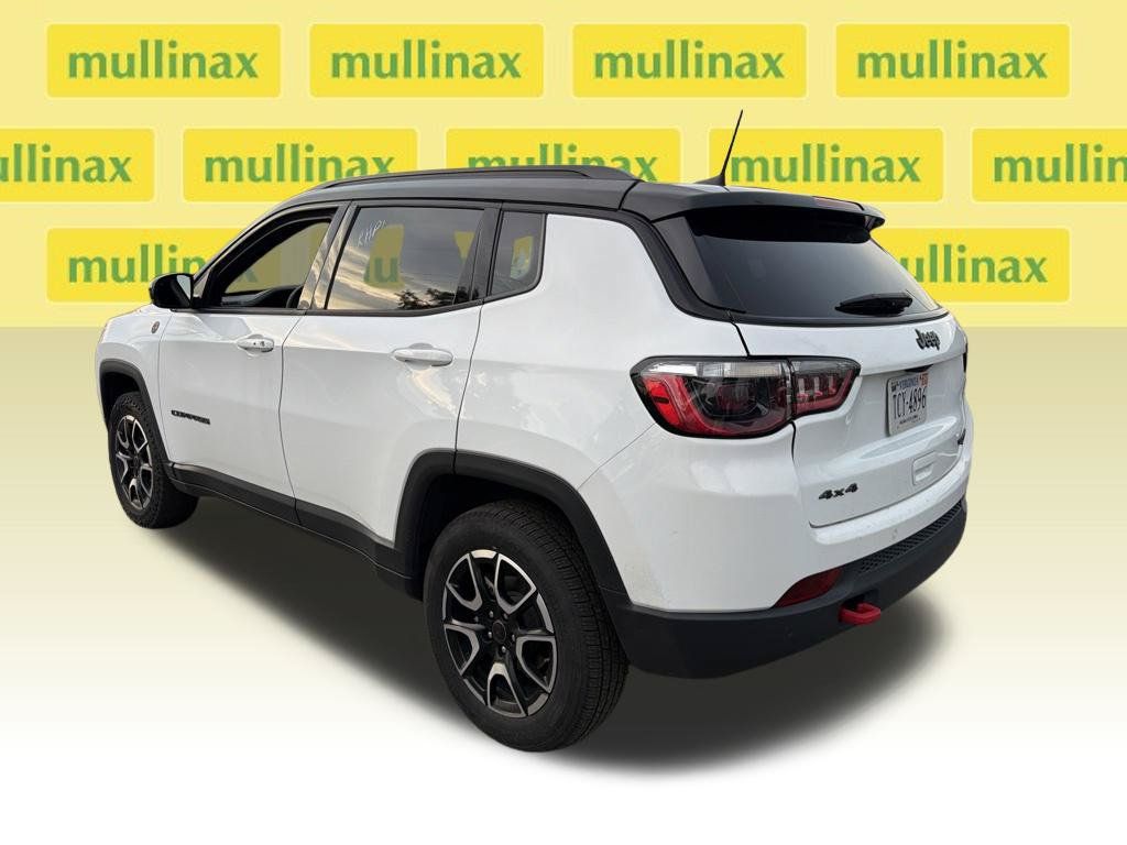 Used 2025 Jeep Compass Trailhawk AWD/4WD image 8
