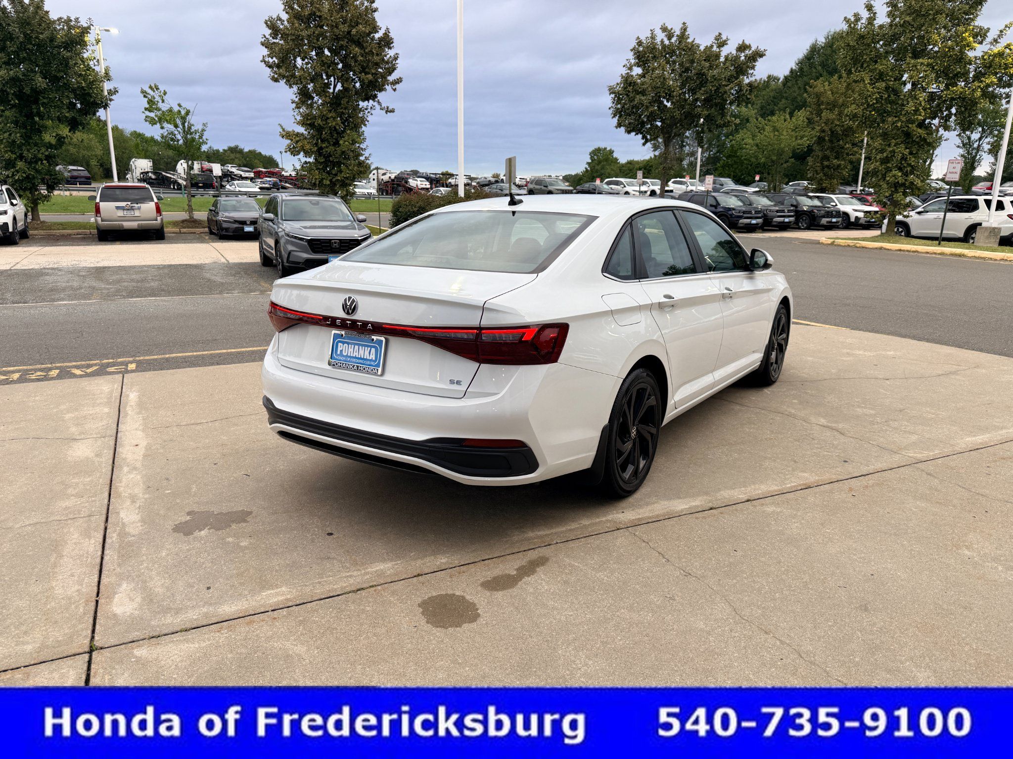 Used 2025 Volkswagen Jetta SE FWD image 6