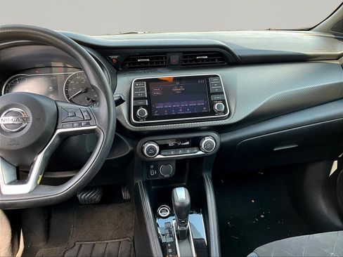 Used 2018 Nissan Kicks SV FWD image 9