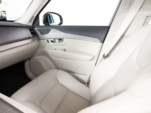 Certified 2023 Volvo XC90 B6 Core w/ Protection Package Premier AWD/4WD image 8
