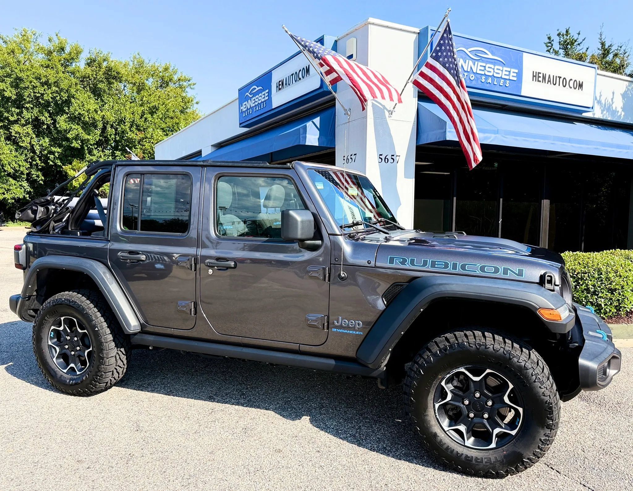 Used 2023 Jeep Wrangler Unlimited Rubicon 4xe w/ Cold Weather Group AWD/4WD image 2