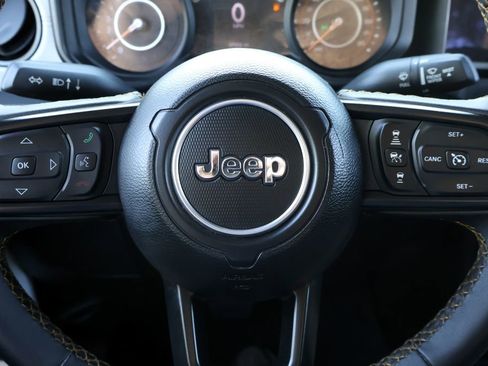 Used 2025 Jeep Gladiator Sport AWD/4WD image 34
